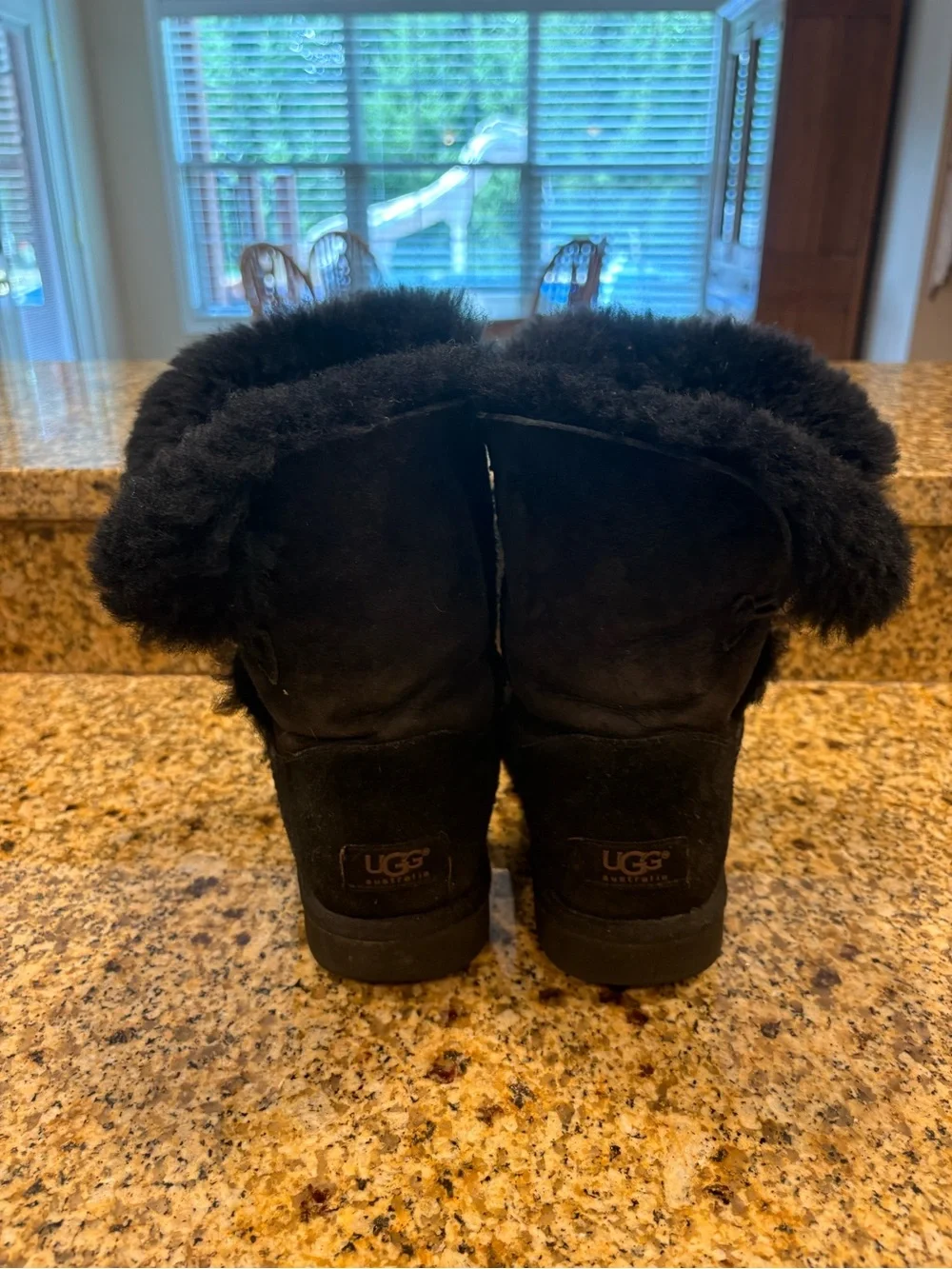 UGG Bailey Button Boots Short Black Suede Sherpa  Size 7
